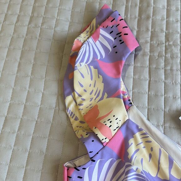 NEW - MULTICOLOR LEAF PRINT CROP TOP RUFFLED SLEEVE SZ S - Picture 3 of 11